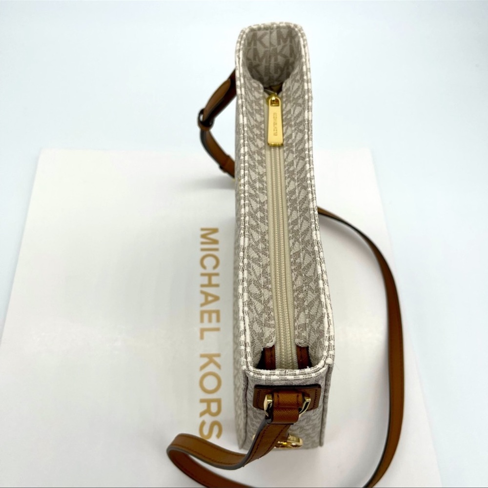 Michael Kors Large Messenger Bag Vanilla - Picture 11 of 13